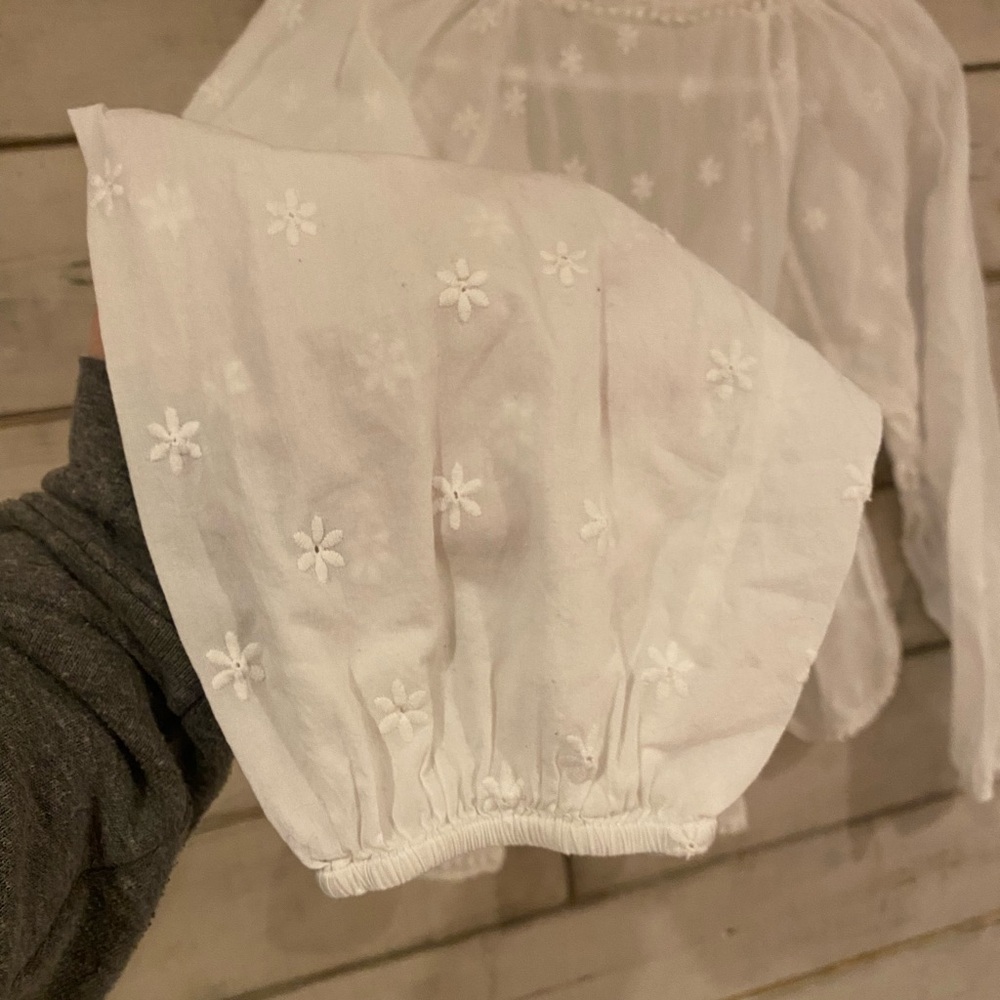 🚩SOLD- Artizia - Sunday Best - white embroidered boho Blouse. - Picture 9 of 11